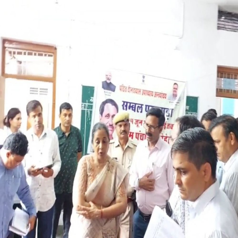 दीनदयाल उपाध्याय अंत्योदय संबल पखवाड़ा शुरू, कलेक्टर ने किया निरीक्षण:अधिकारियों को योजनाओं से ग्रामीणों को लाभान्वित करने के दिए निर्देश