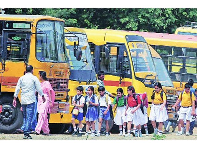 लखनऊ में 262 स्कूल वाहन पर कार्रवाई:RTO चेकिंग के दौरान 155 मिले मानक विहीन और 107 अनफिट