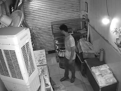 बरनाला में एक रात में पांच दुकानों में चोरी:सीसीटीवी में दिखा आरोपी, सामान और कैश ले गया
