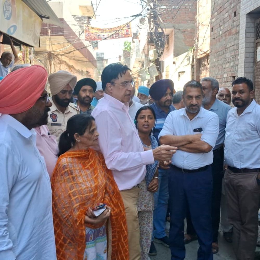 निगम कमिश्नर ने सफाई व्यवस्थाओं का जायजा लिया