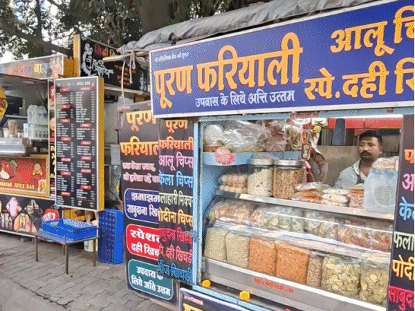 नवरात्रि पर चार गुना ज्यादा बिक रही साबूदाना खिचड़ी:उपवास में इंदौरियों की पहली डिमांड, PM मोदी भी कायल हैं इंदौरी खिचड़ी के