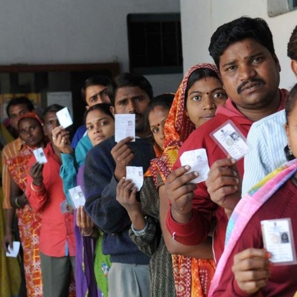देश में एक साथ SIR की तैयारी में आयोग:दो लाख नए BLO जुड़ेंगे; हर एक पर 250 घरों की जिम्मेदारी होगी