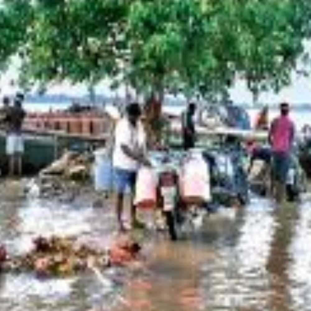 बिंद टोली और दियारा इलाके में फैला पानी:गंगा का जलस्तर गांधी घाट पर खतरे के निशान से ऊपर