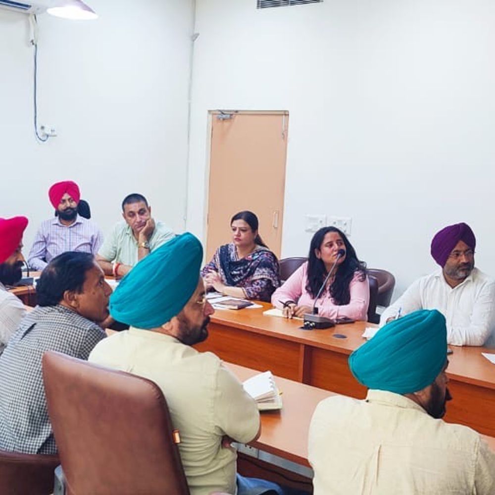 एडिश्नल कमिश्नर की जीआईएस सर्वे को लेकर अफसरों संग मीटिंग