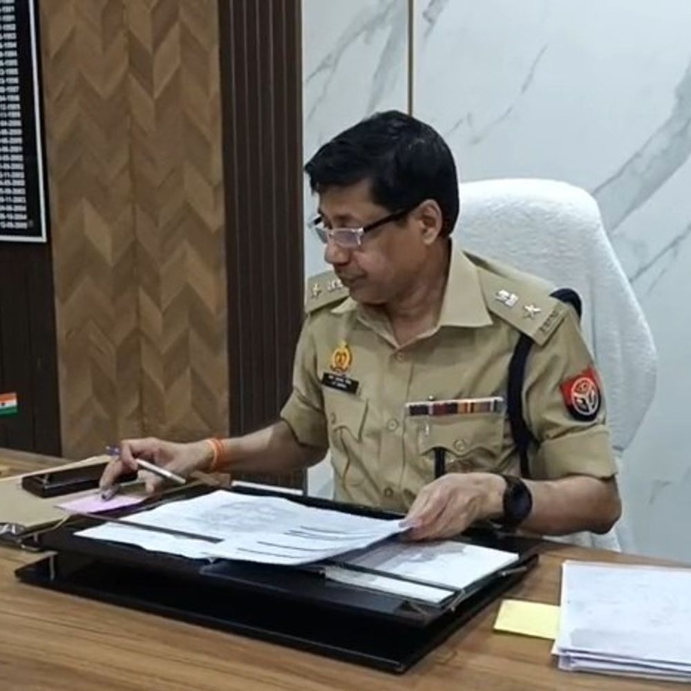 उन्नाव में थाने में युवक से मारपीट, अभद्रता:एसपी ने दरोगा और हेड मोहर्रिर को निलंबित किया