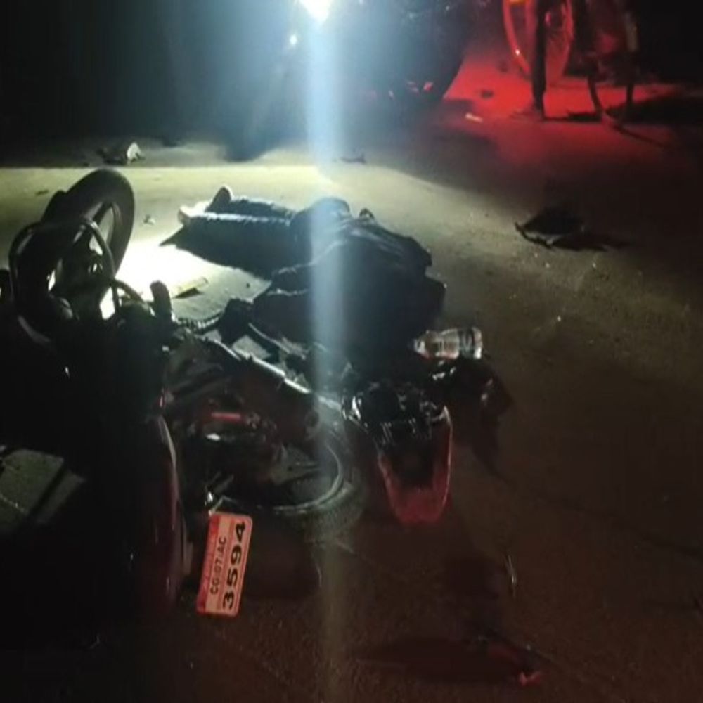 रोडवेज बस की टक्कर से ऑटो चालक की मौत:चित्रकूट में 8 यात्री घायल, निजी अस्पताल में भर्ती, बस चालक मौके से फरार