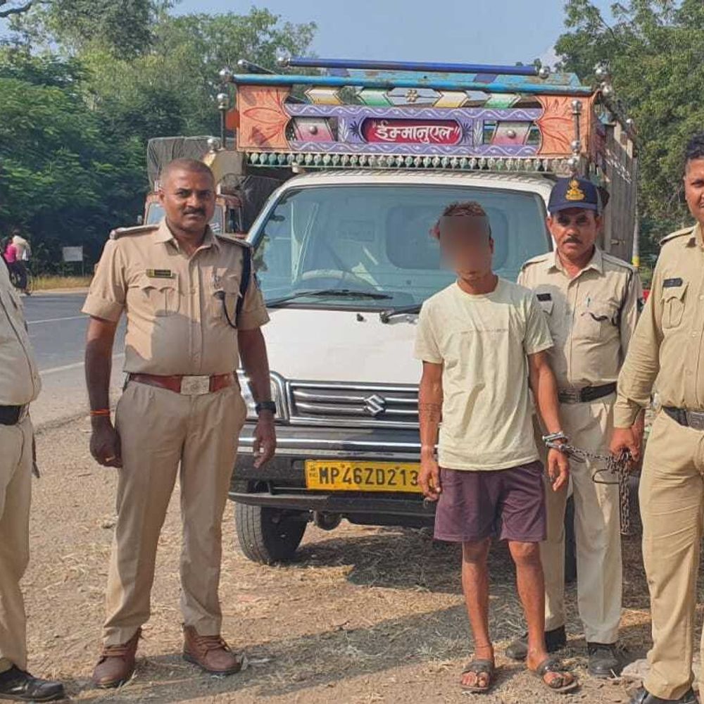 खरगोन पुलिस ने दो वाहनों से 9 गोवंश मुक्त कराए:एक आरोपी गिरफ्तार, 7 लाख के दो वाहन जब्त