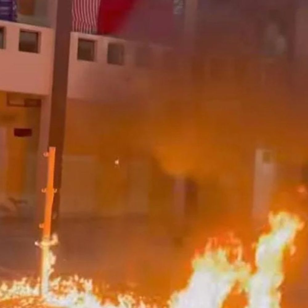 मेरठ की CCSU में छात्रों ने फोडा पेट्रोल बम:विवि द्वारा 200 को नोटिस , CCTV से की जा रही पहचान