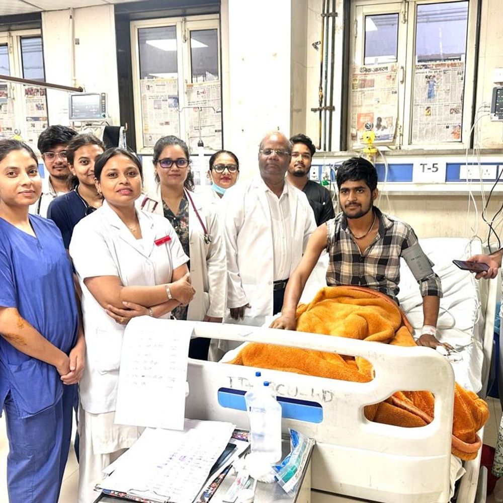 मेरठ मेडिकल में सांप काटने के मरीज की बचाी जान:डॉक्टर बोले जल्द से जल्द अस्पताल पहुंचने का करे प्रयास, झाड- फूंक के चक्कर में न पड़े