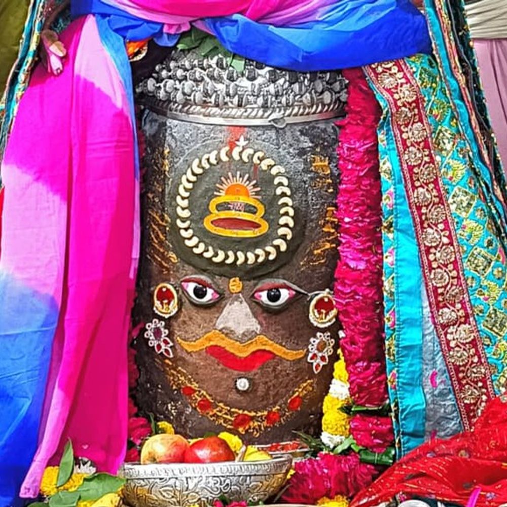 रविवार भस्म आरती दर्शन:भगवान महाकाल का ड्रायफ्रूट, भांग, कमल के पुष्प अर्पित कर दिव्य श्रृंगार